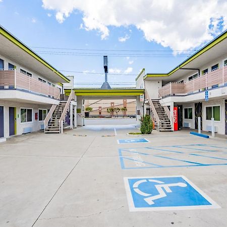 Exclusivo Inn And Suites Lakewood Eksteriør bilde