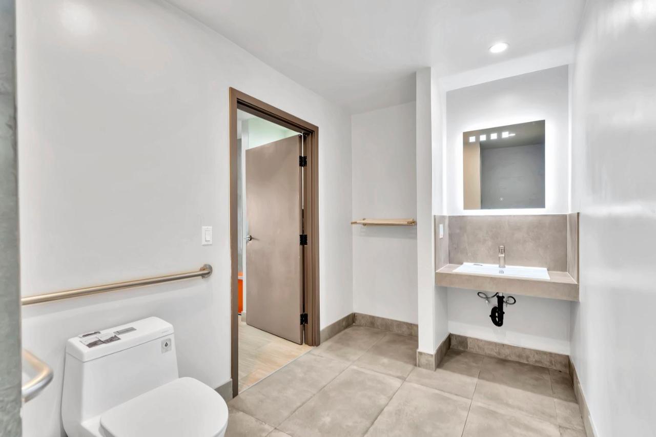 Exclusivo Inn And Suites Lakewood Eksteriør bilde
